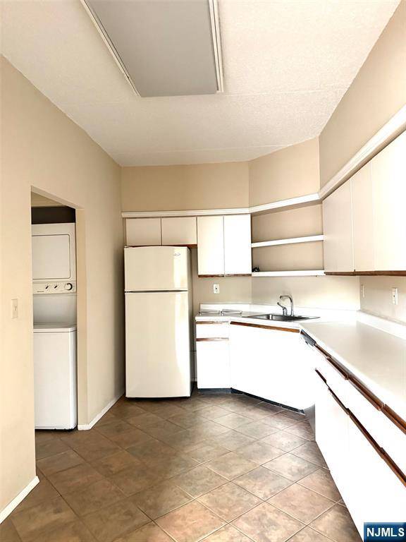 Edgewater, NJ 07020,1055 River RD #PH 04