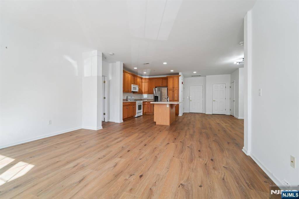Livingston, NJ 07039,4112 Pointe Gate DR