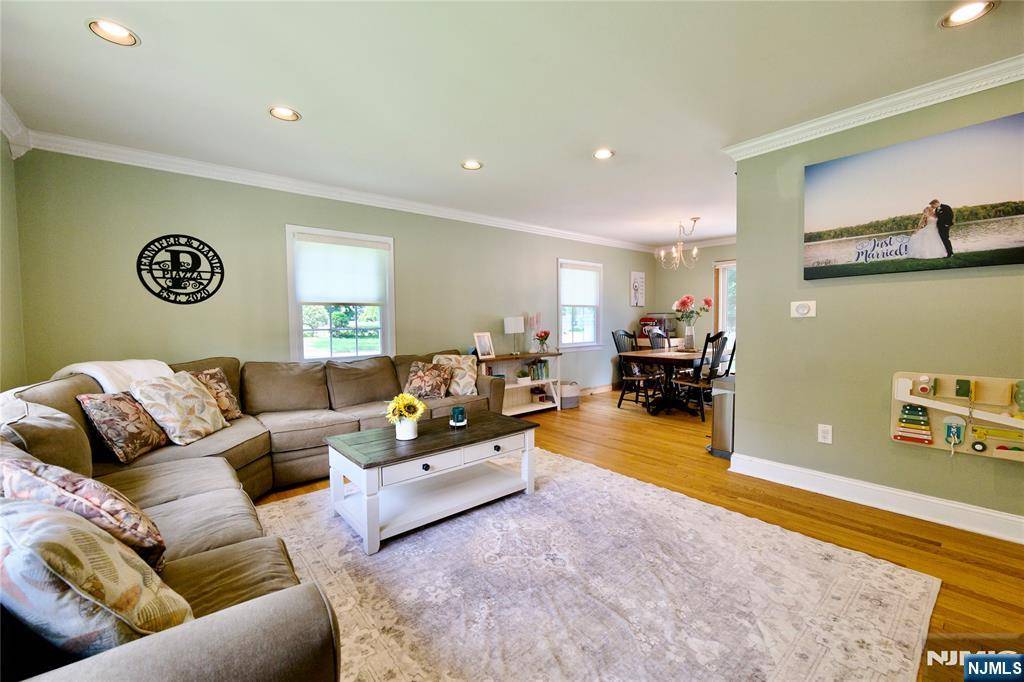 Hillsdale, NJ 07642,218 Evergreen ST