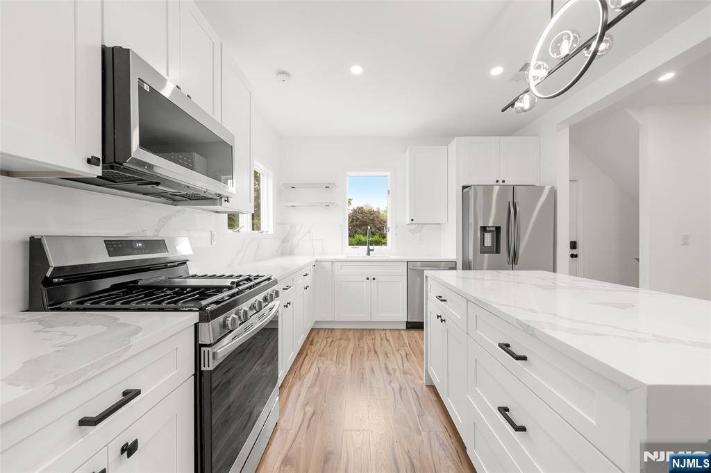 Bergenfield, NJ 07621,174 Pleasant AVE