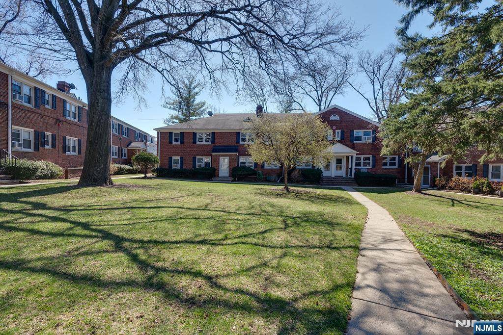 Englewood, NJ 07631,166 Grand AVE #B24