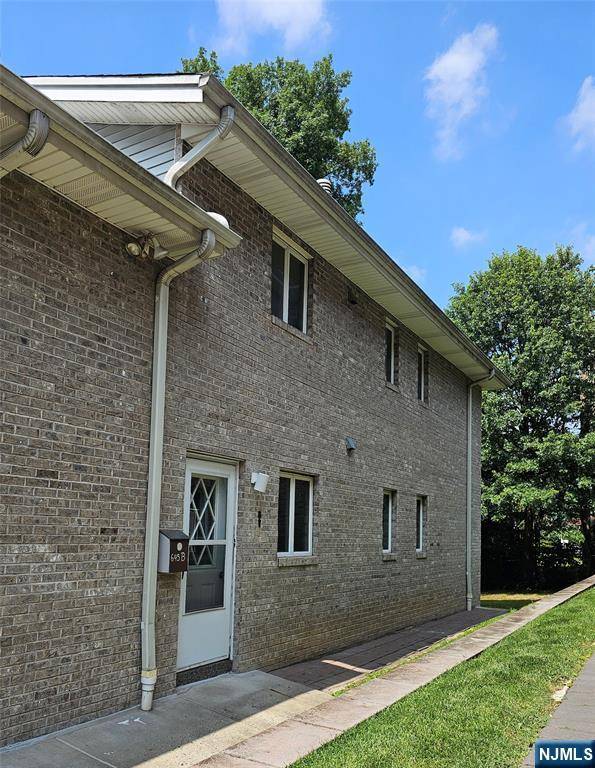 Ridgefield, NJ 07657,645 Hamilton AVE #B
