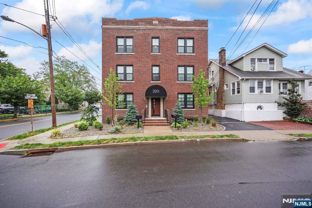 Belleville, NJ 07109,220 Passaic AVE