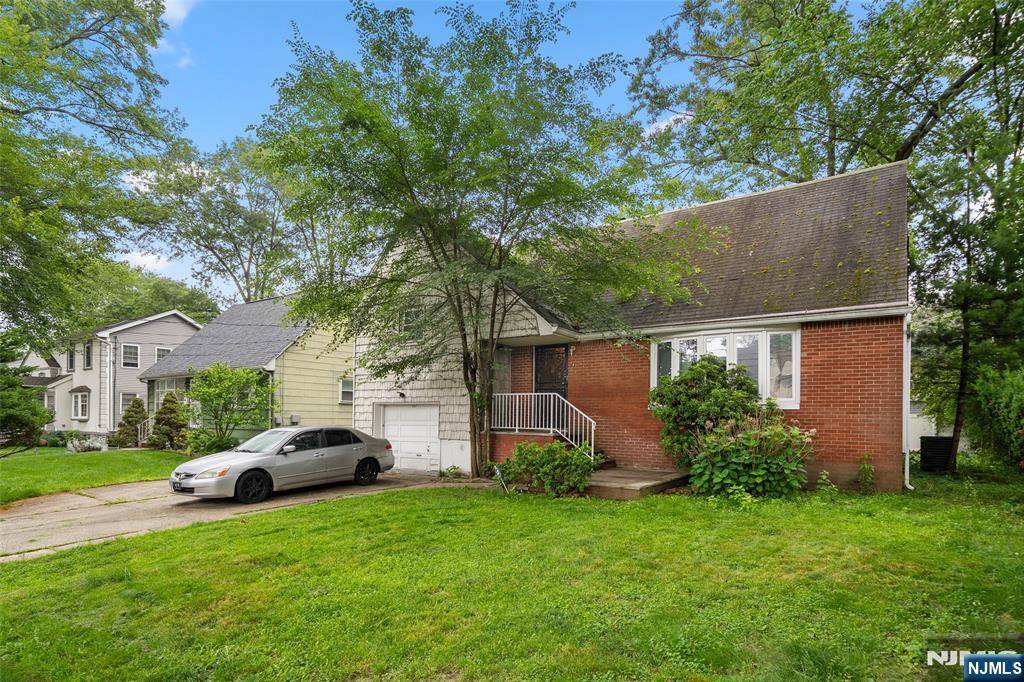 Teaneck, NJ 07666,216 Stuyvesant RD