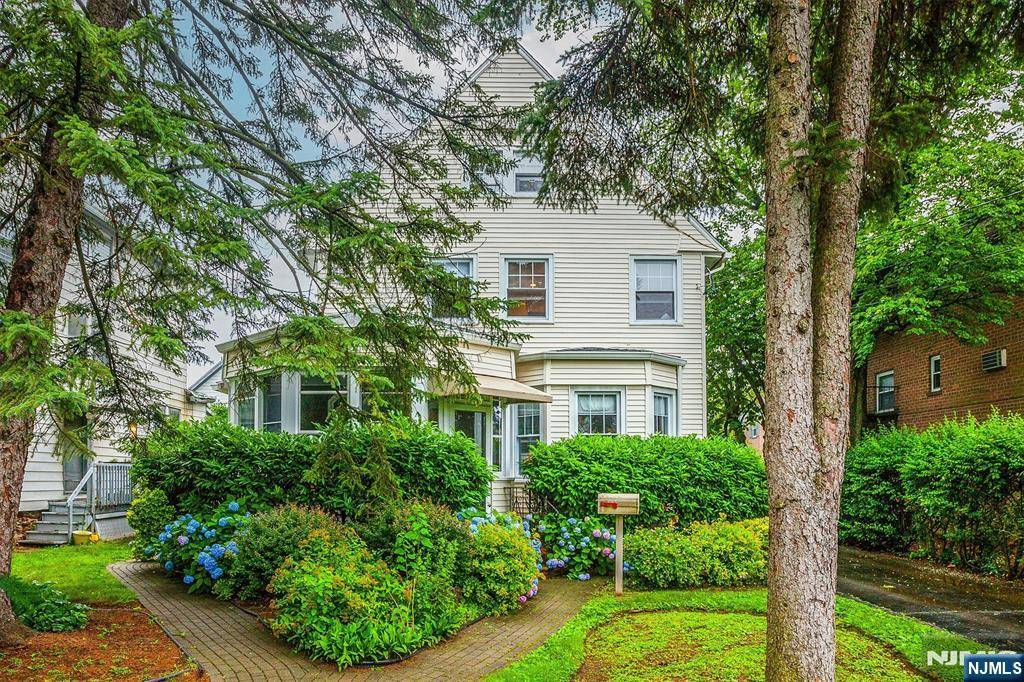 Montclair, NJ 07042,81 Grove ST #1