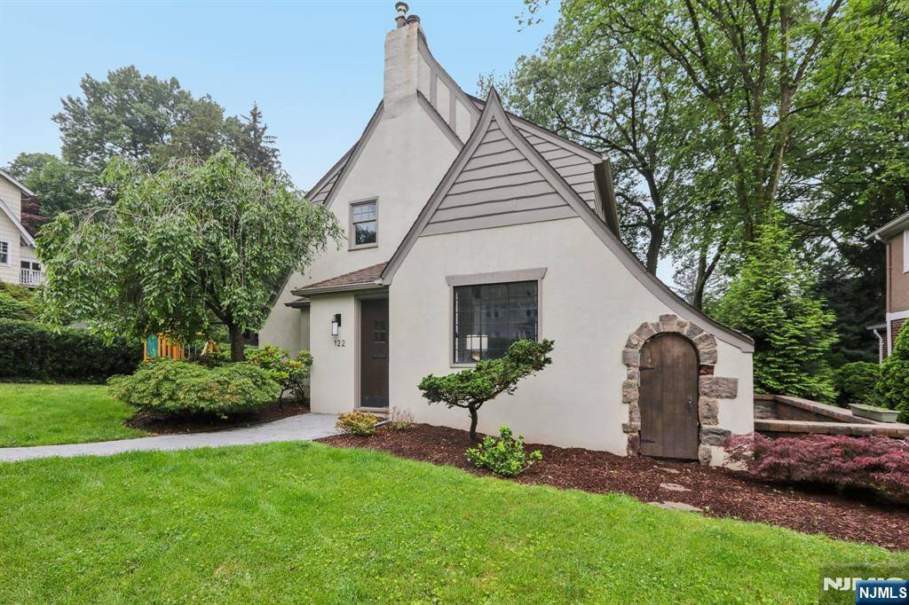 Leonia, NJ 07605,122 Howard TER