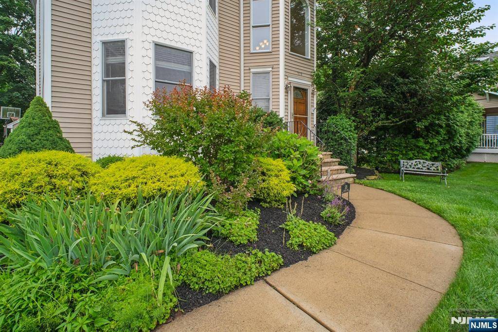 Ridgewood, NJ 07450,519 Laurel RD