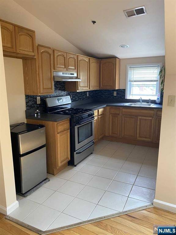 Englewood, NJ 07631,274 W Forest AVE #5