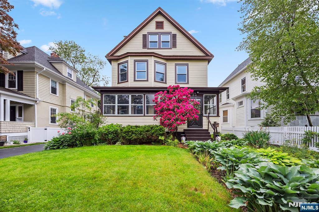 Glen Ridge, NJ 07028,210 Baldwin ST