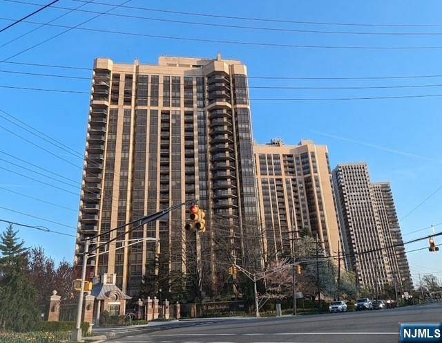 Fort Lee, NJ 07024,900 Palisade #1-J