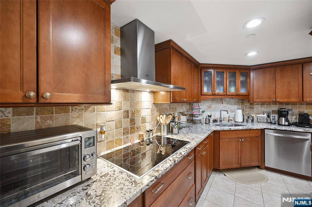 Fort Lee, NJ 07024,900 Palisade #1-J