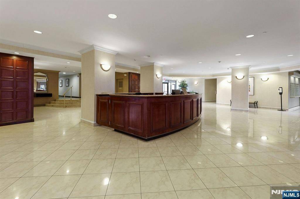 Fort Lee, NJ 07024,2200 N Central RD #1N
