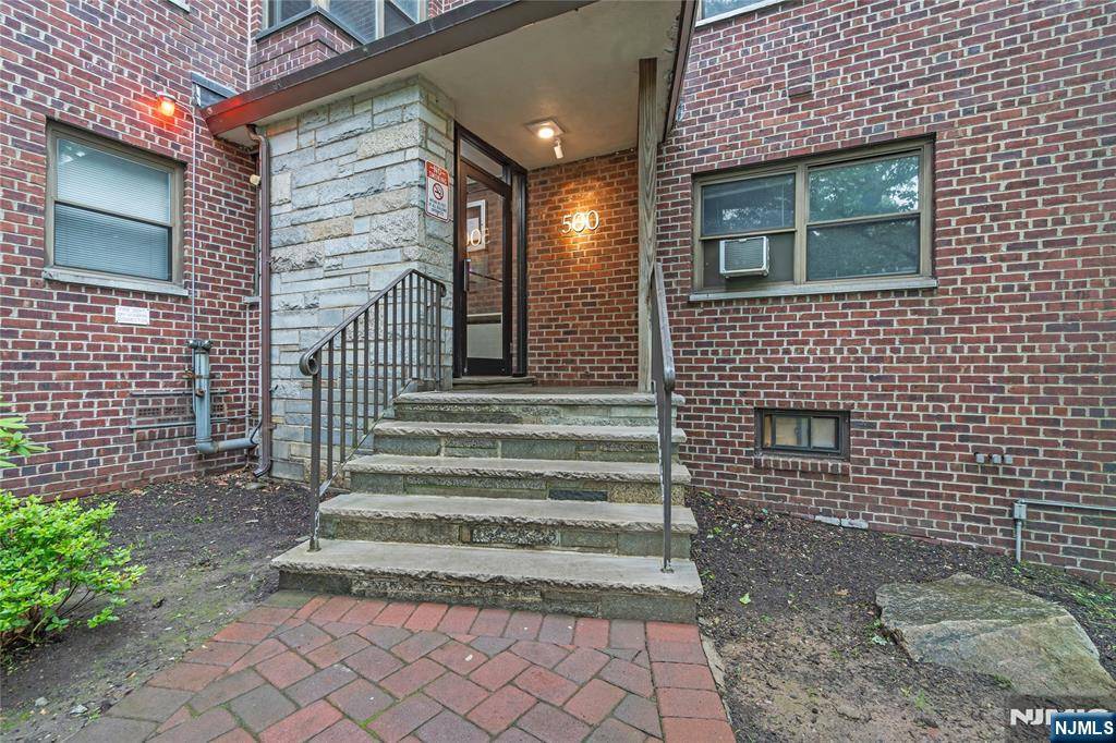 Fort Lee, NJ 07024,500 Linwood DR #5H