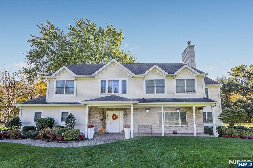 Upper Saddle River, NJ 07458,20 Winding WAY