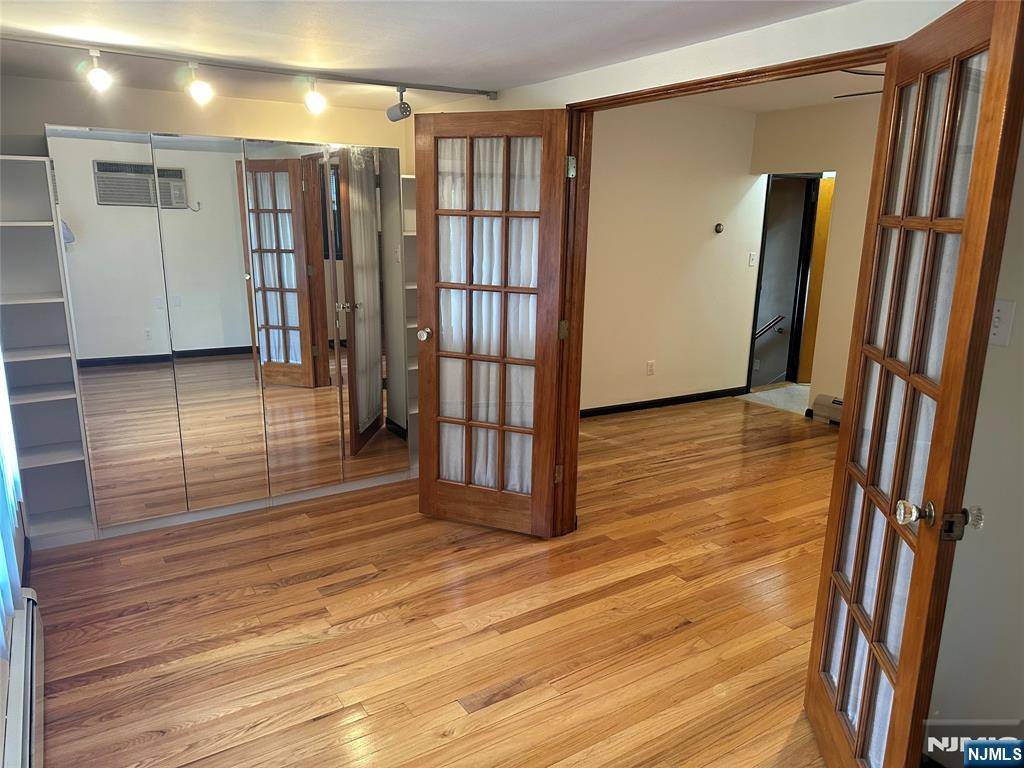 Ridgefield Park, NJ 07660,143 4th ST #1