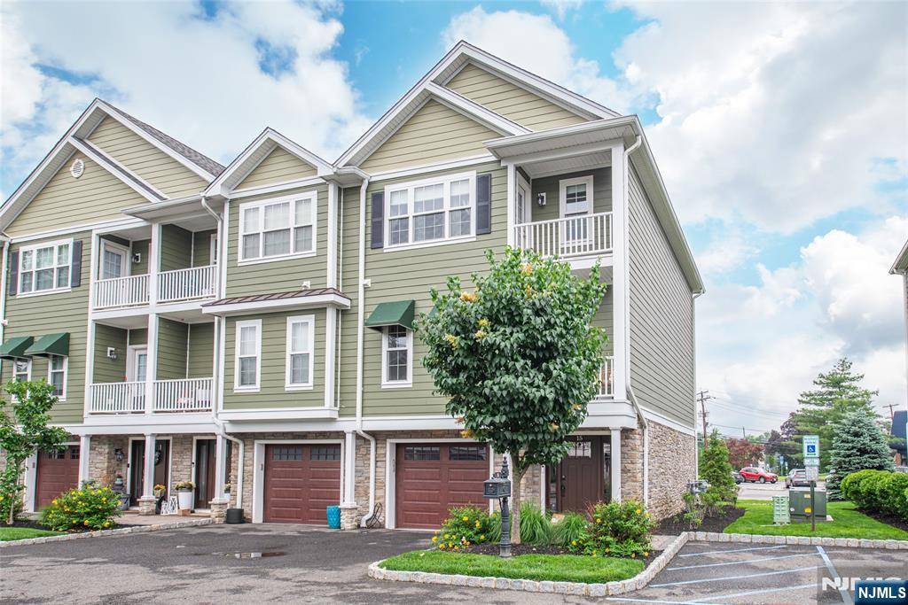 Fairfield, NJ 07004,15 Chaz WAY #8