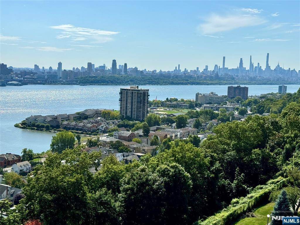 Fort Lee, NJ 07024,4 Horizon RD #802
