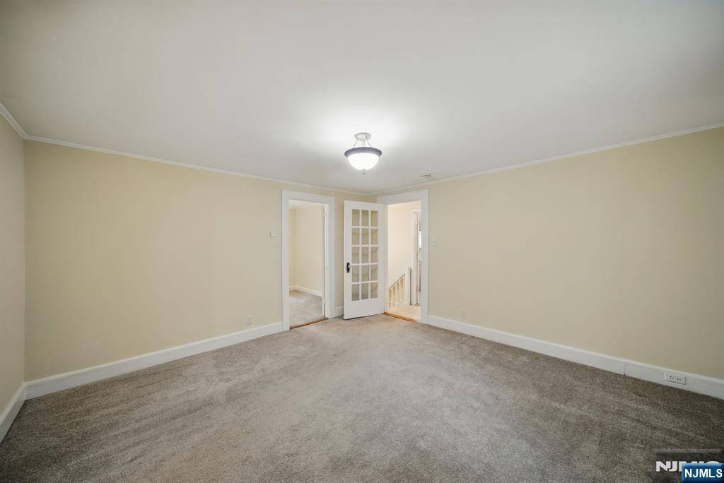 Tenafly, NJ 07670,143 Sunset LN #B