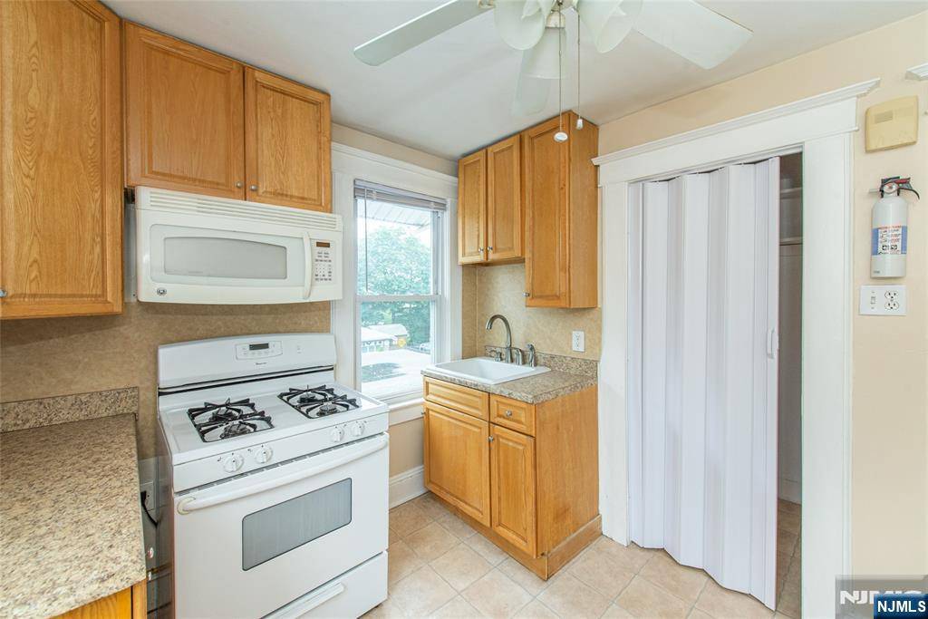 Hawthorne, NJ 07506,156 Cedar AVE #2