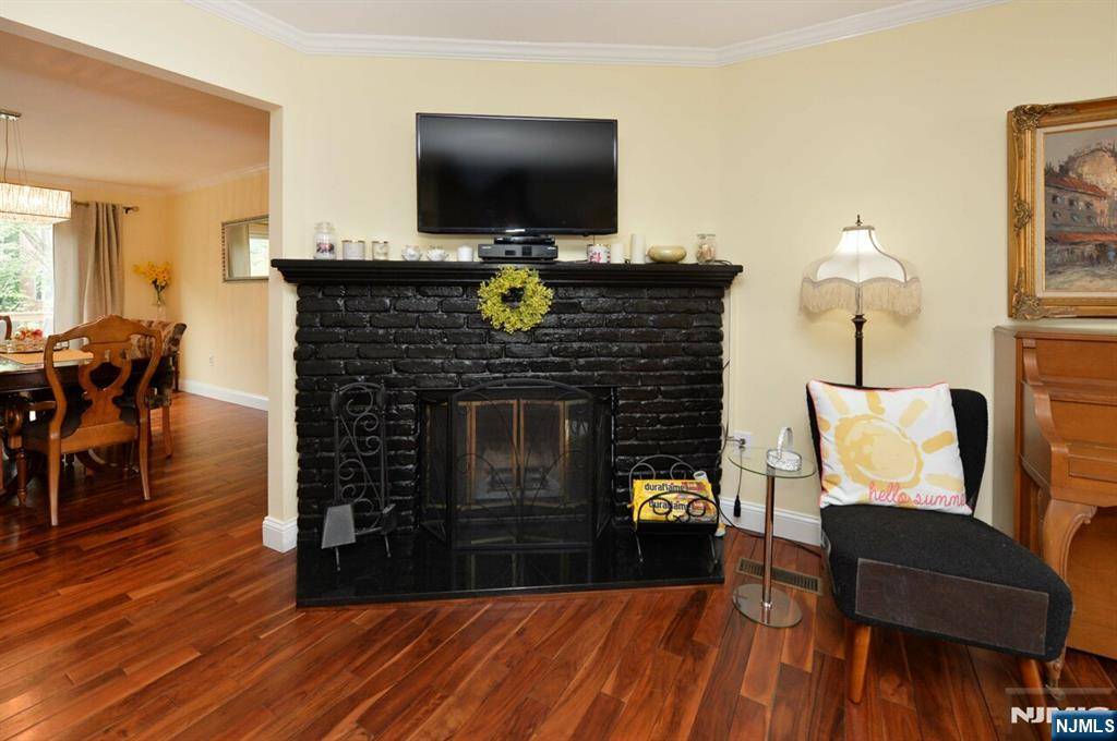 New Milford, NJ 07646,64 Canterbury LN
