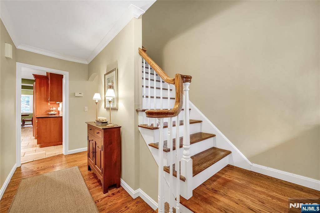 Upper Saddle River, NJ 07458,11 Old Chimney RD