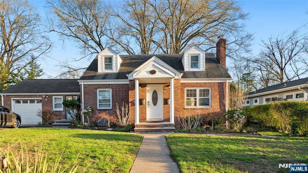 Dumont, NJ 07628,219 Lexington AVE #2