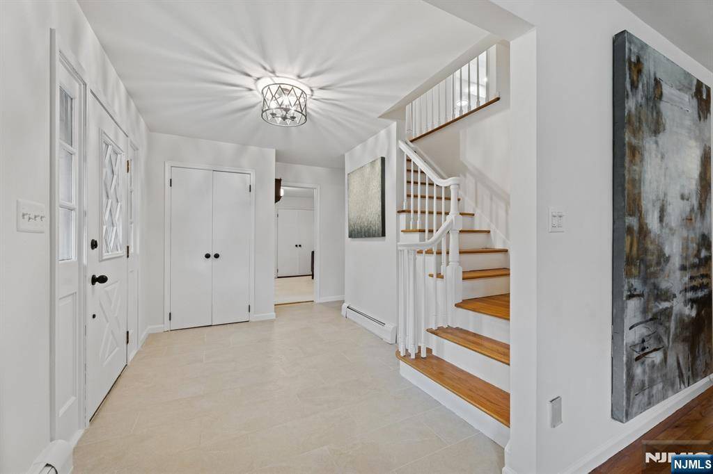 Oradell, NJ 07649,890 Ridgewood AVE