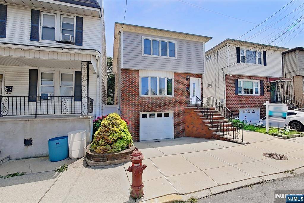 Kearny, NJ 07032,112 Devon TER