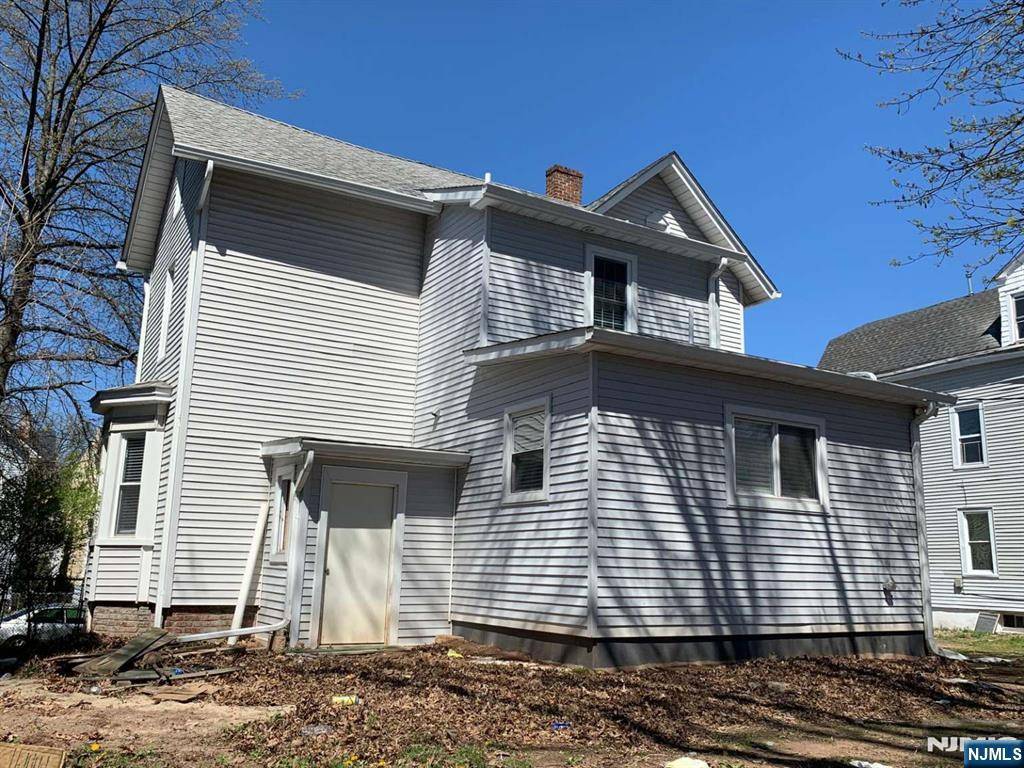 East Orange, NJ 07018,318 Amherst ST