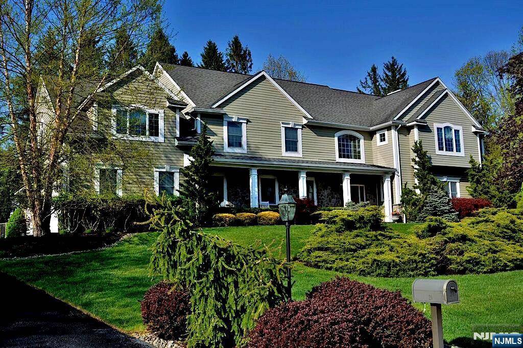 Upper Saddle River, NJ 07458,21 Winding WAY
