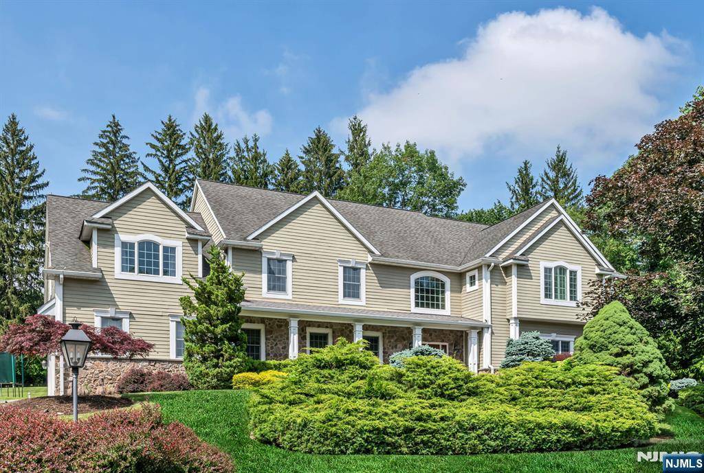 Upper Saddle River, NJ 07458,21 Winding WAY