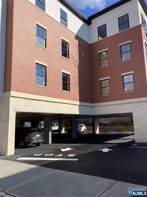 Cliffside Park, NJ 07010,209 Oakdene PL #207
