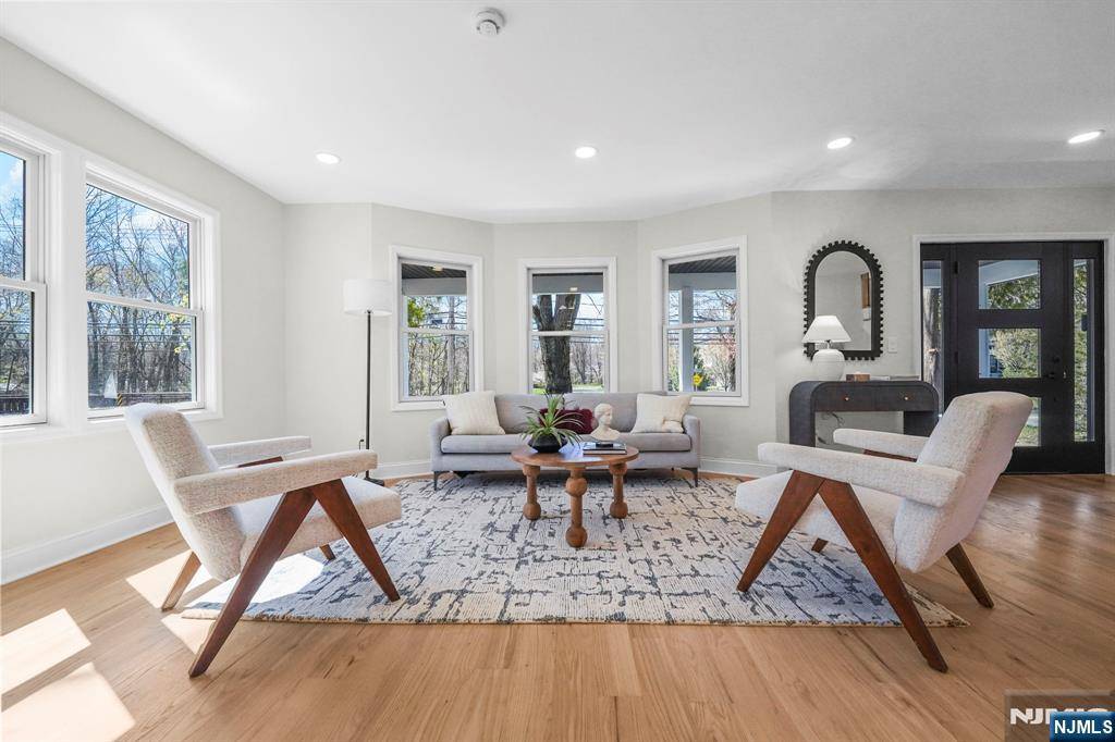 Wyckoff, NJ 07481,421 Russell AVE