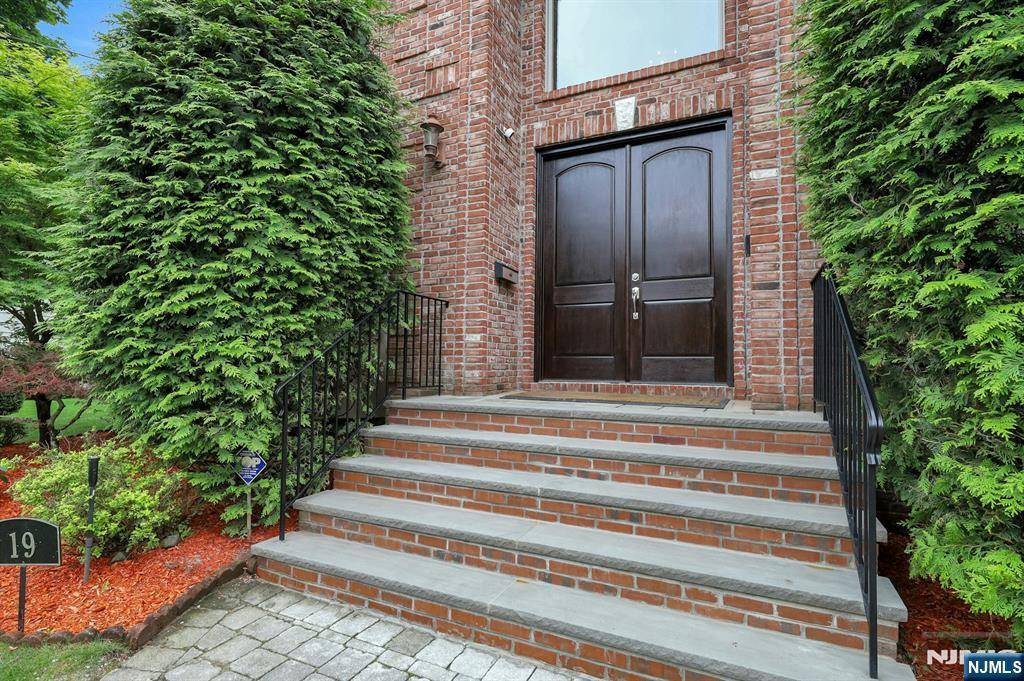 Closter, NJ 07624,19 Collins AVE