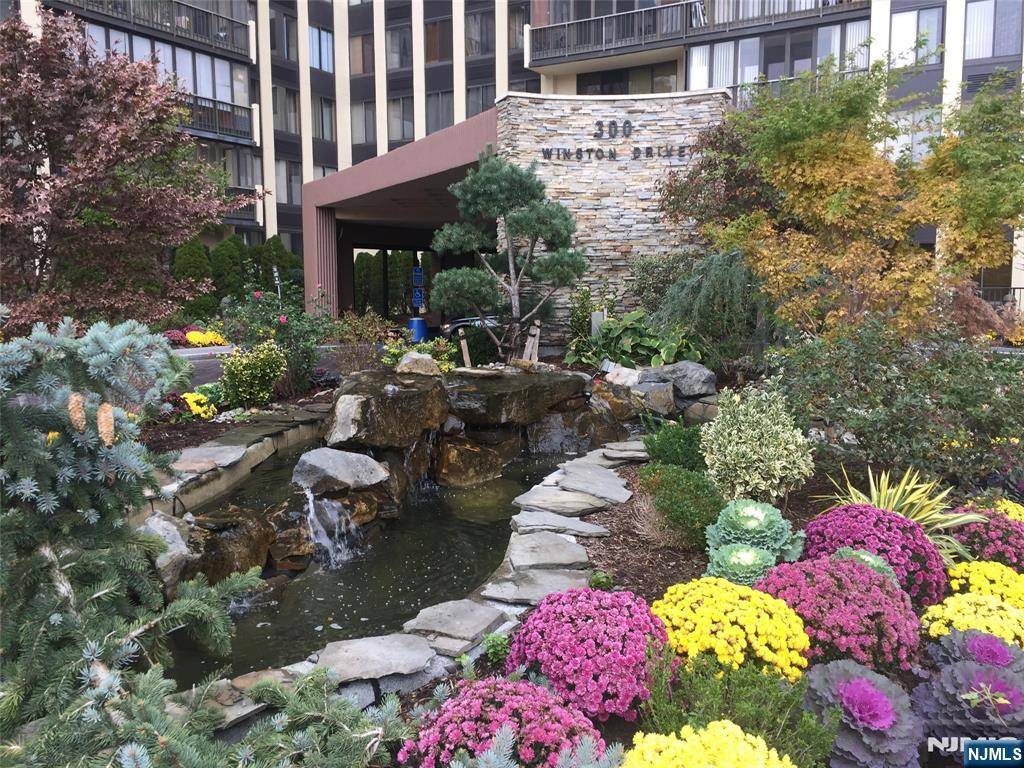 Cliffside Park, NJ 07010,300 Winston DR #C2802