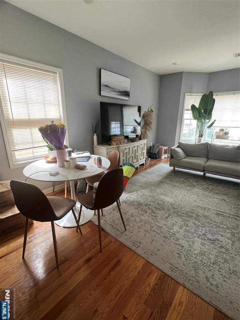 Harrison, NJ 07029,211 Cleveland AVE #2