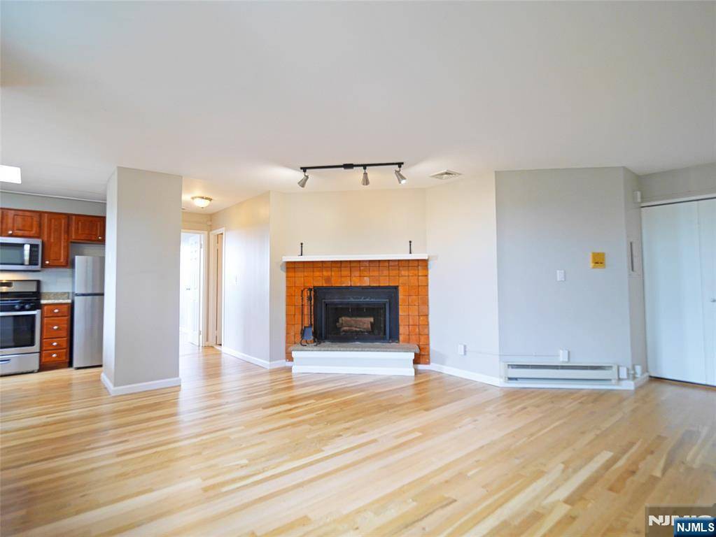 Englewood, NJ 07631,109 Grand AVE #5F