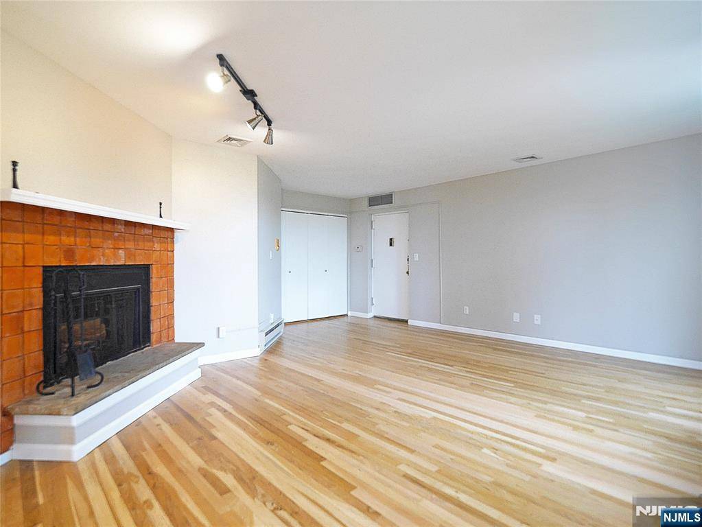 Englewood, NJ 07631,109 Grand AVE #5F