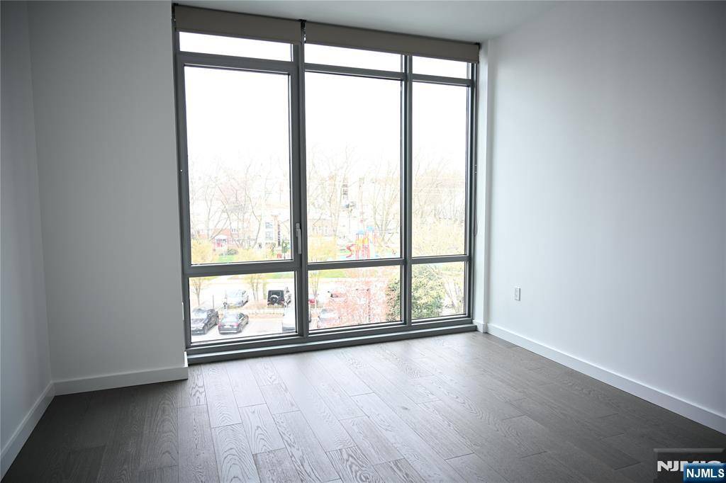Cliffside Park, NJ 07010,320 Adolphus AVE #422