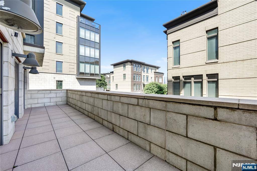 Weehawken, NJ 07086,20 Cambridge WAY