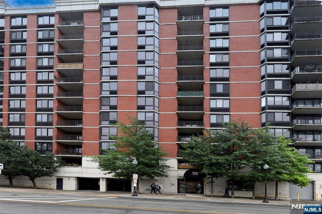 Jersey City, NJ 07310,700 Grove ST #3Q