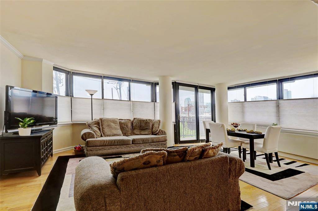 Jersey City, NJ 07310,700 Grove ST #3Q