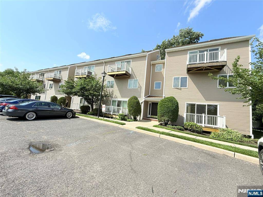 Englewood, NJ 07631,37 Presidential DR