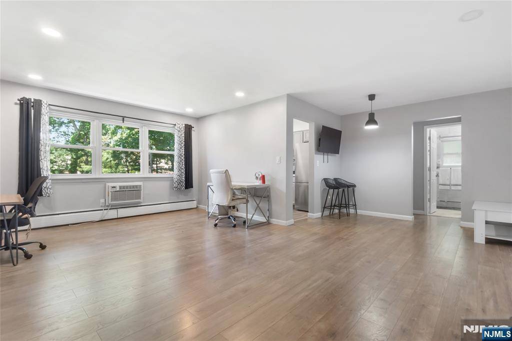 Fort Lee, NJ 07024,229 Washington AVE #10