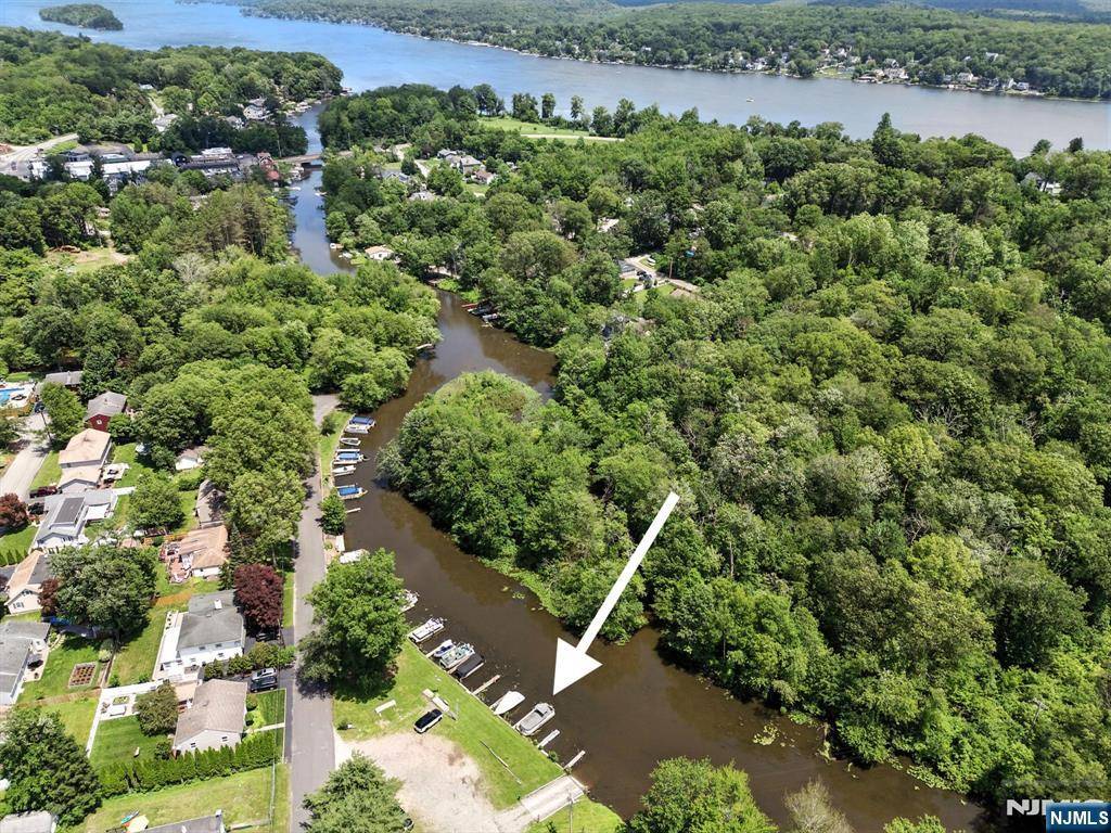 West Milford, NJ 07480,54 Pine LN