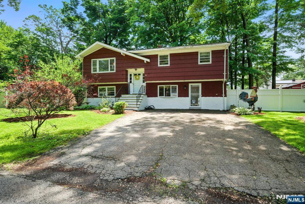 West Milford, NJ 07480,54 Pine LN