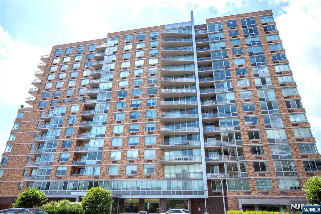 Edgewater, NJ 07020,917 Hudson PARK