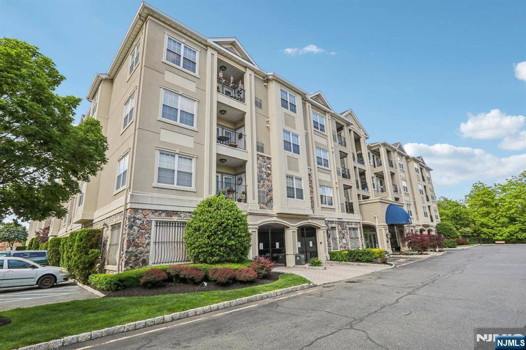 Clifton, NJ 07013,9203 Ravenscroft RD