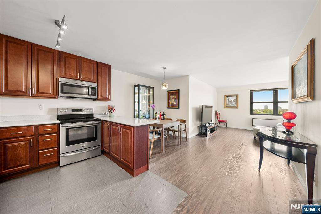 North Bergen, NJ 07047,7855 Boulevard East #9K