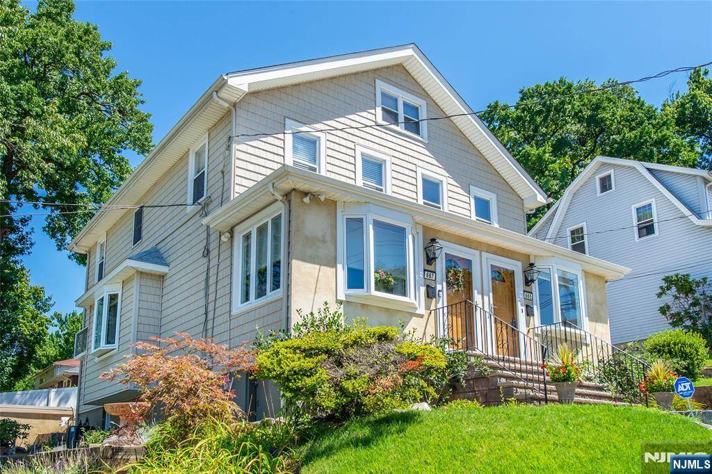 Ridgefield, NJ 07657,665 Edgewater AVE
